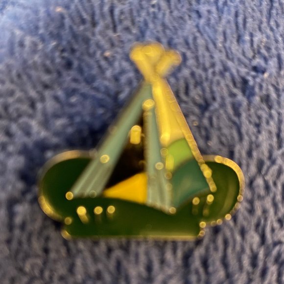 Tent enamel lapel pin - Picture 1 of 2